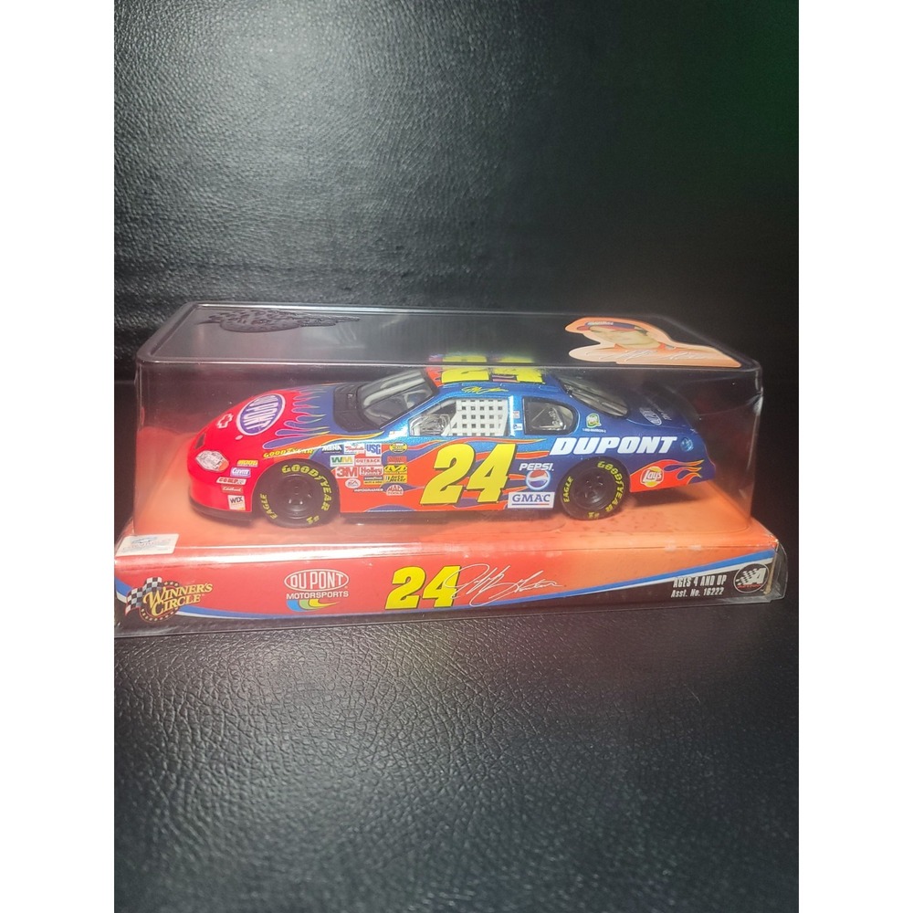 2002 NASCAR WINNER'S CIRCLE #24 JEFF GORDON 1:24 SCALE DIECAST DuPont 200 Years